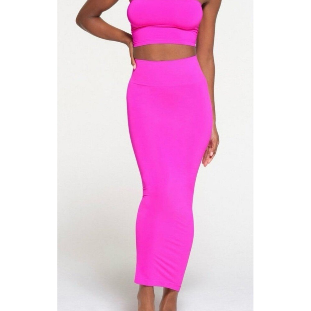 Skims Soft Smoothing Seamless Long Tube Skirt Fuchsia M